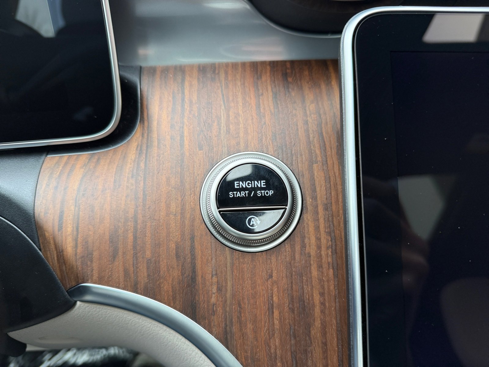 Used 2025 Mercedes-Benz C 300 4MATIC Sedan image 30