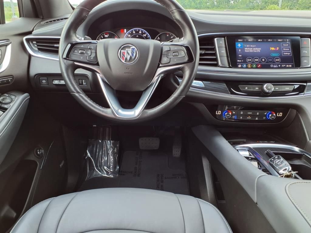 Used 2024 Buick Enclave Premium image 3