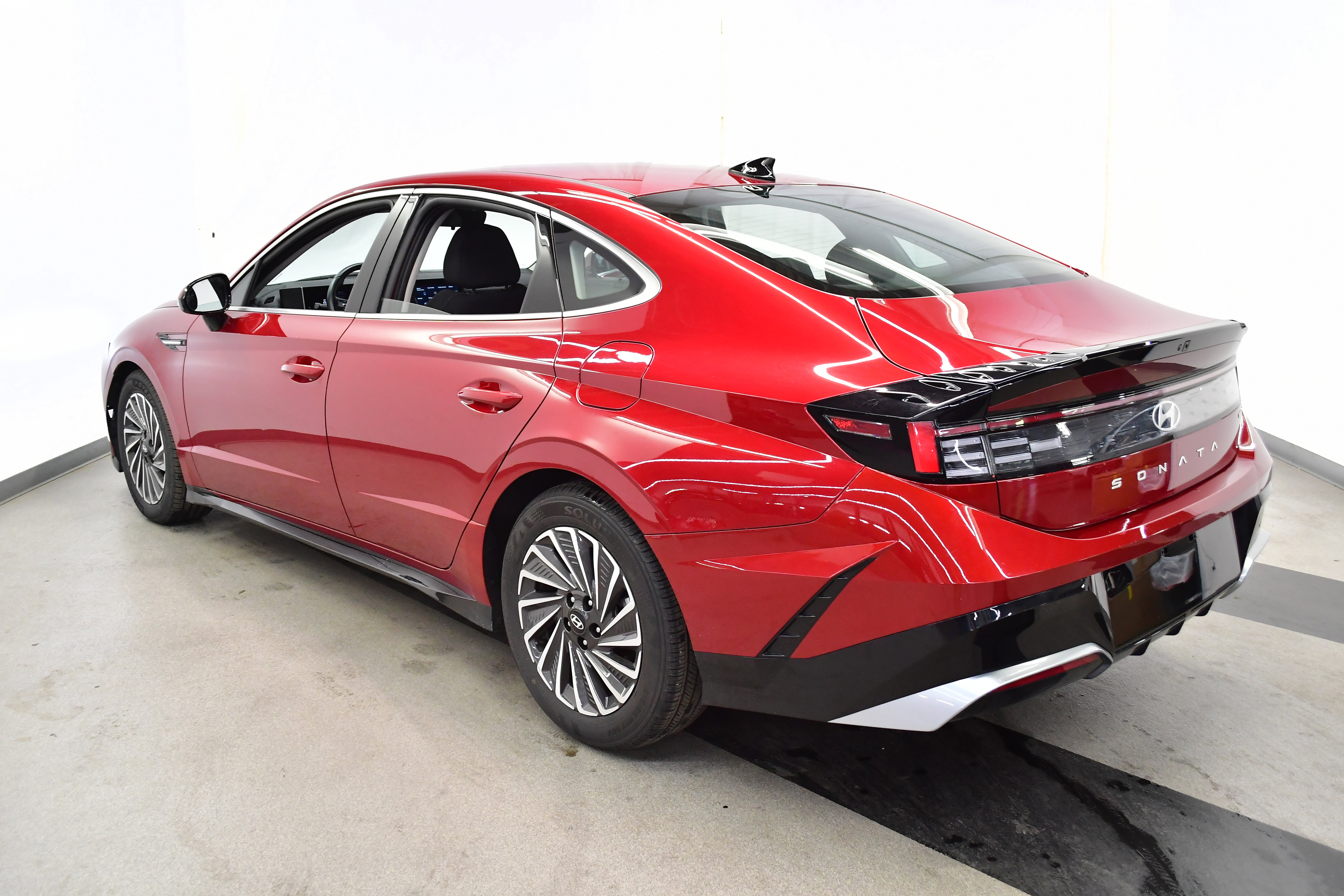 Used 2025 Hyundai Sonata SEL FWD image 5