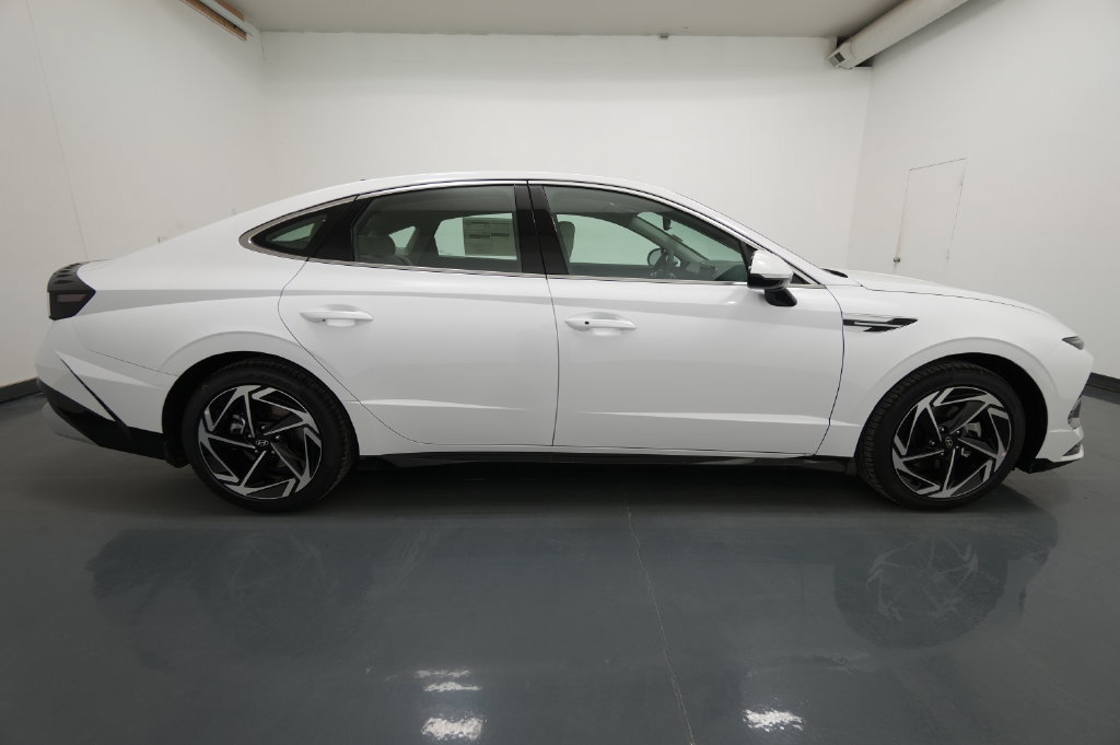 New 2026 Hyundai Sonata SEL AWD/4WD image 8