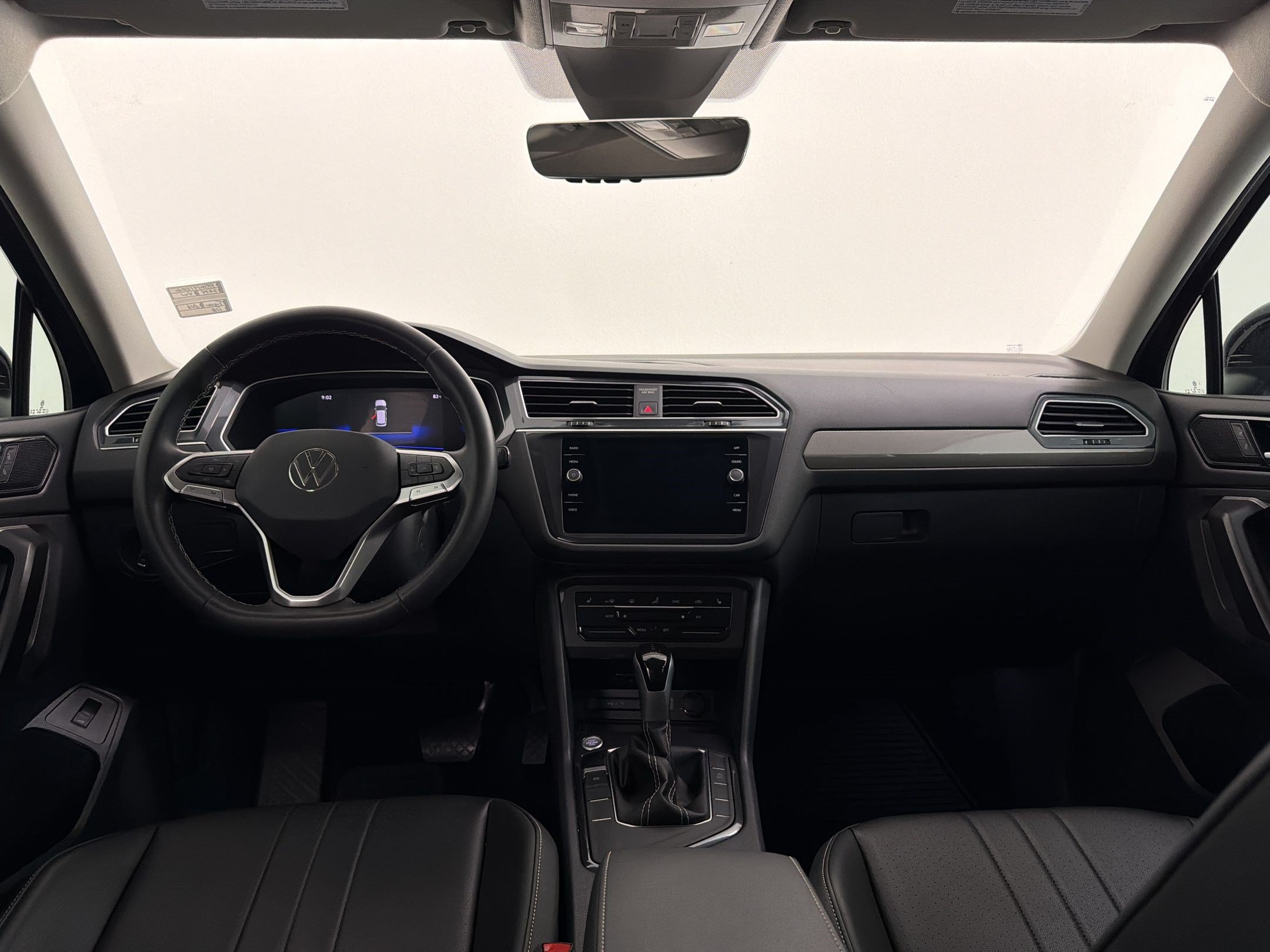 Used 2024 Volkswagen Tiguan SE FWD image 15