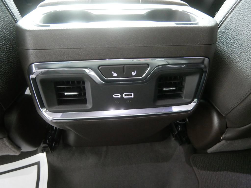 Used 2024 GMC Sierra 3500 Denali w/ Denali Reserve Package image 21