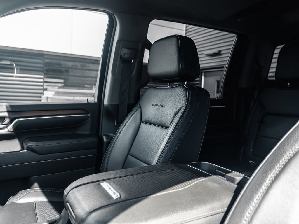 Used 2025 GMC Sierra 3500 Denali w/ Technology Package AWD/4WD image 5
