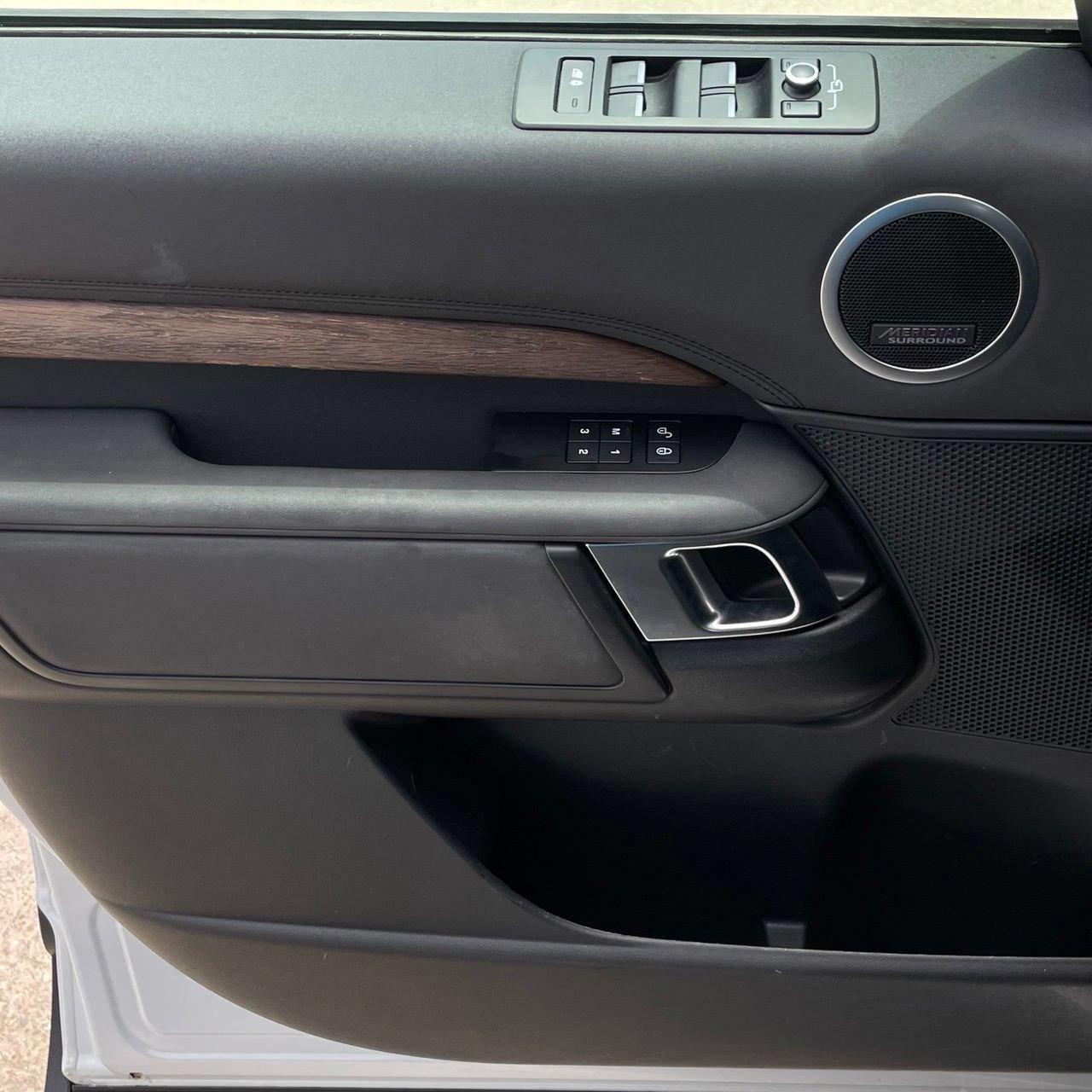 Used 2019 Land Rover Discovery HSE AWD/4WD image 21