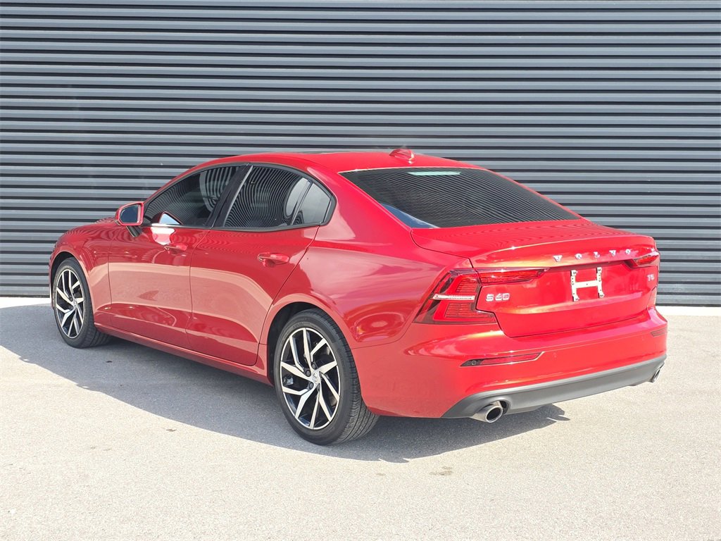 Used 2020 Volvo S60 T5 Momentum image 3