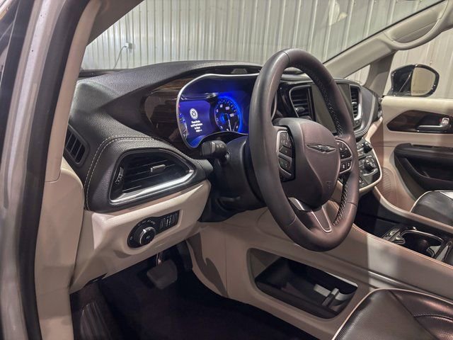 Used 2024 Chrysler Pacifica Limited image 12