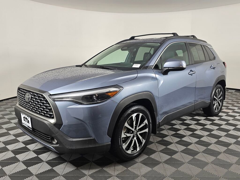 Used 2023 Toyota Corolla Cross XLE w/ Convenience Package image 7