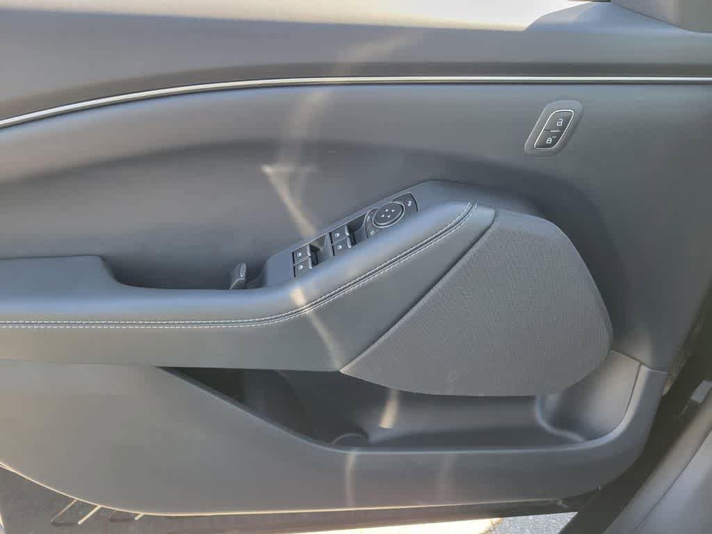 Certified 2025 Ford Mustang Mach-E Select RWD image 18