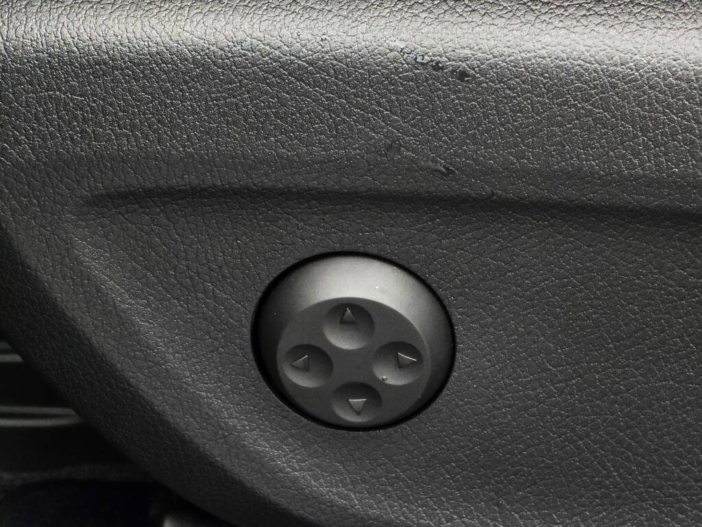 Used 2025 Mercedes-Benz GLE 450 4MATIC Coupe w/ Driver Assistance Package image 36