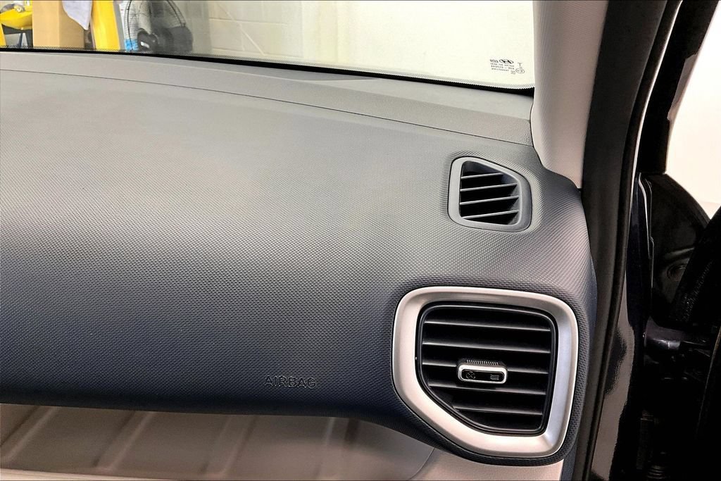 Certified 2024 Hyundai Venue Limited FWD image 16
