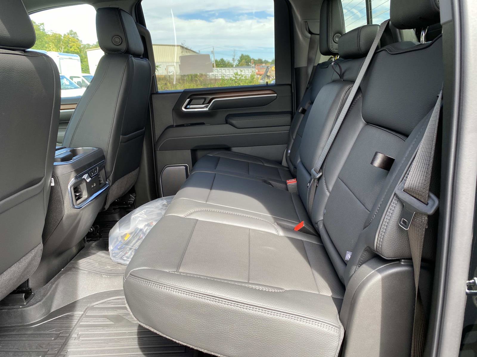 New 2026 GMC Sierra 2500 Denali w/ Denali Reserve Package image 8
