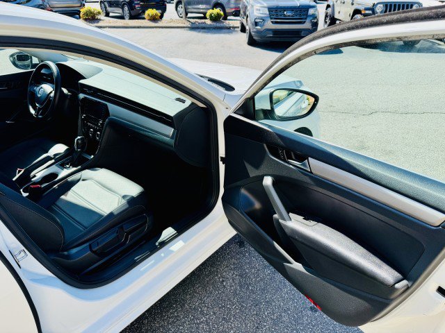 Used 2020 Volkswagen Passat 2.0T SE image 16