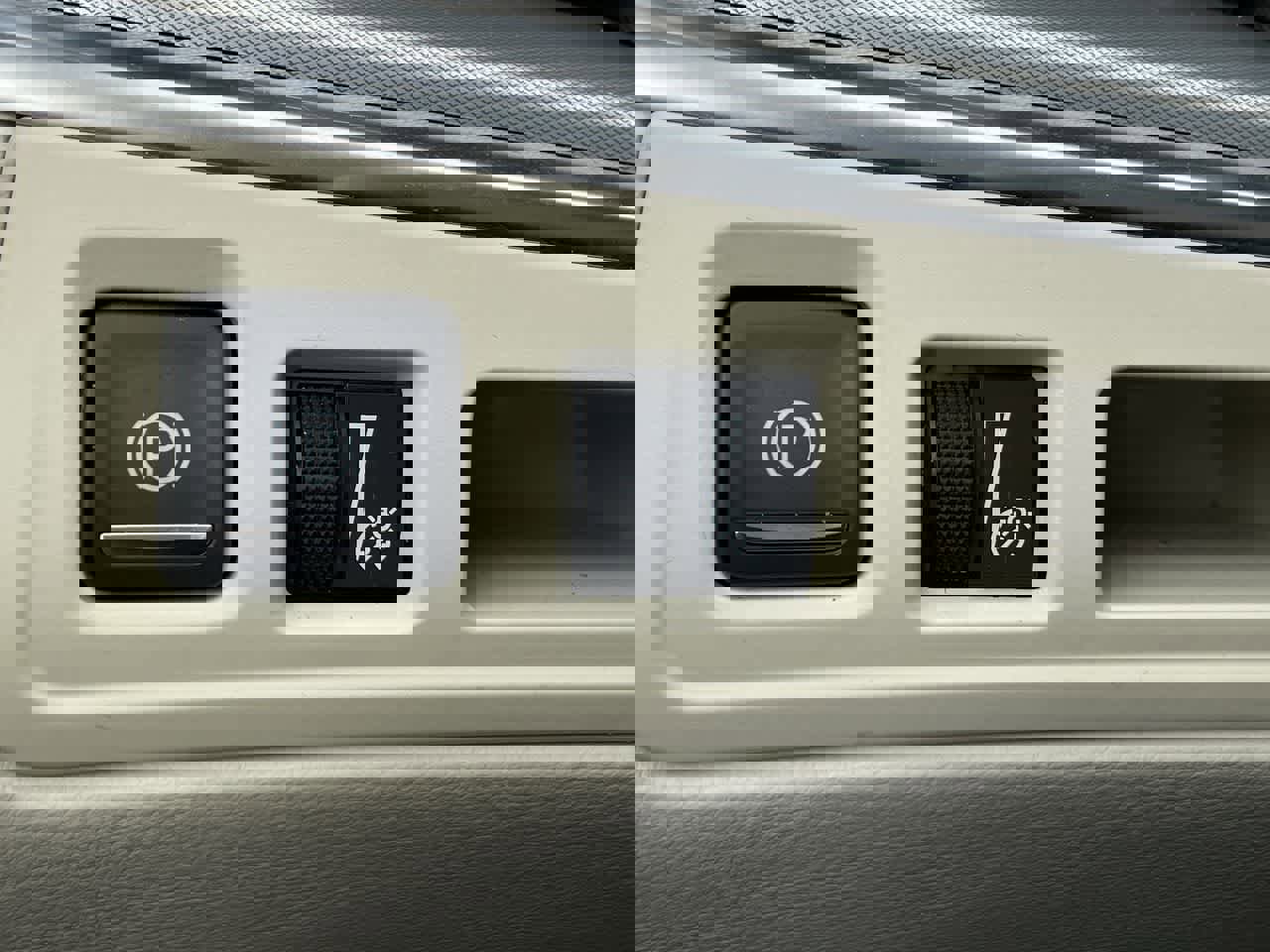 Certified 2025 Cadillac XT5 Premium Luxury w/ LPO, Floor Liner Package image 30