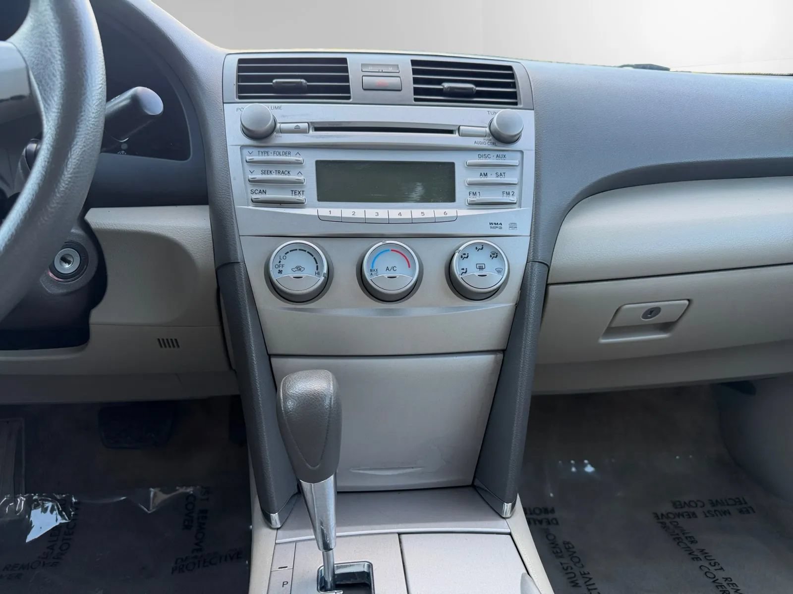Used 2010 Toyota Camry LE FWD image 12