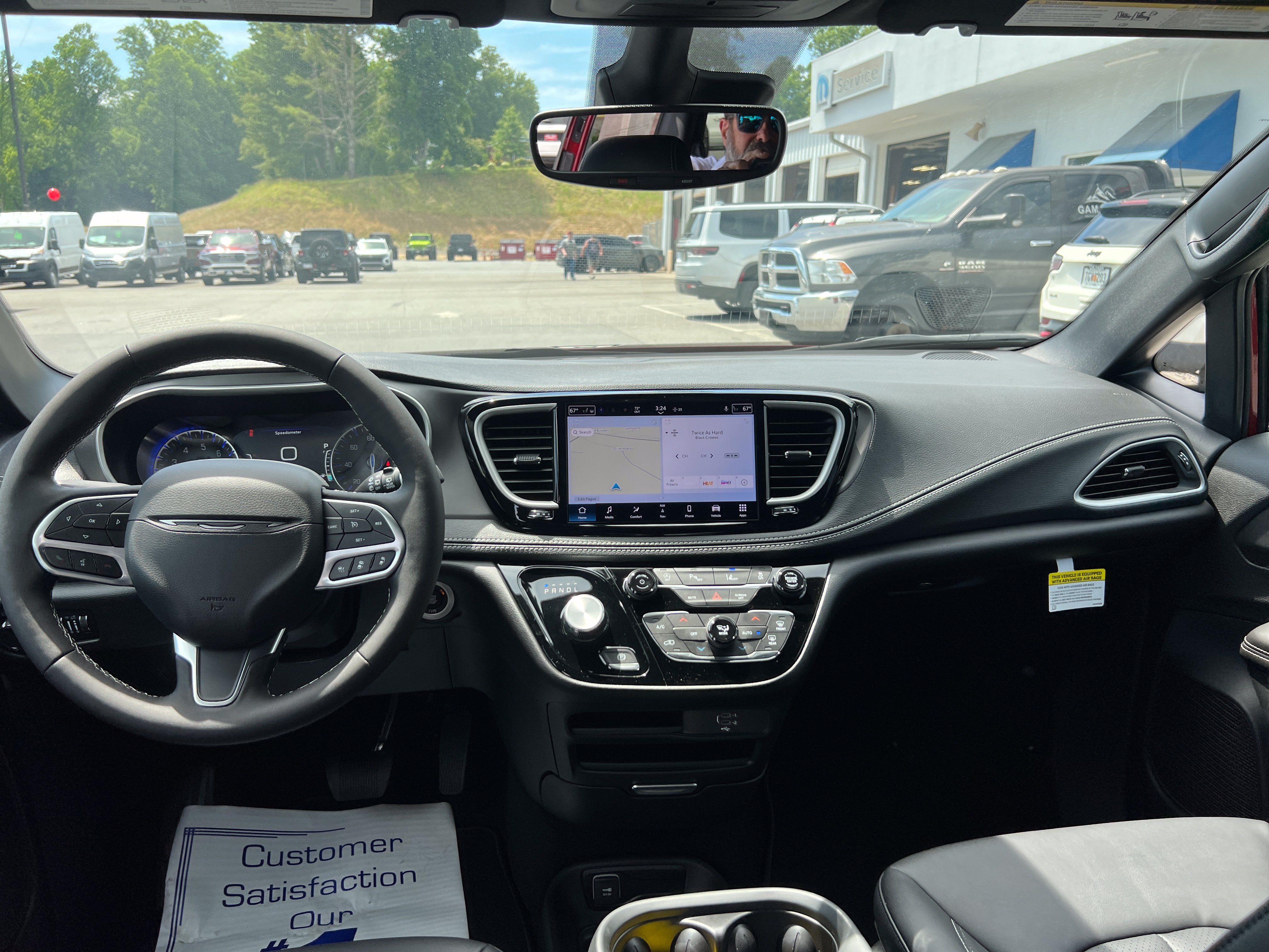 New 2027 Chrysler Pacifica Select FWD image 12