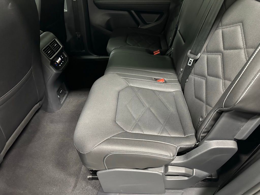 Used 2025 Volkswagen Atlas SE AWD/4WD image 45