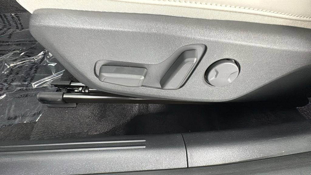 New 2025 Kia Niro EX Touring image 11