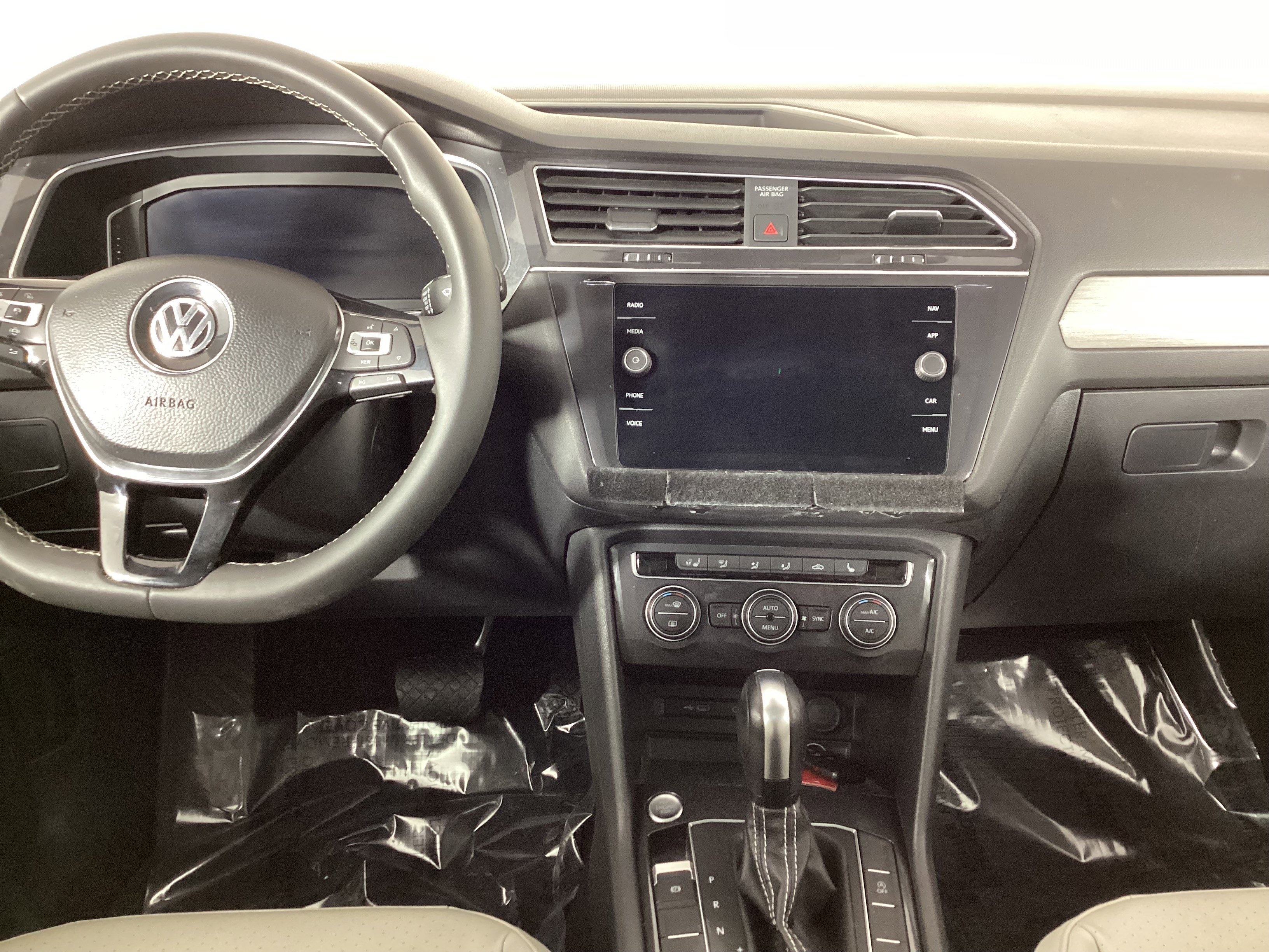 Used 2021 Volkswagen Tiguan SEL image 13