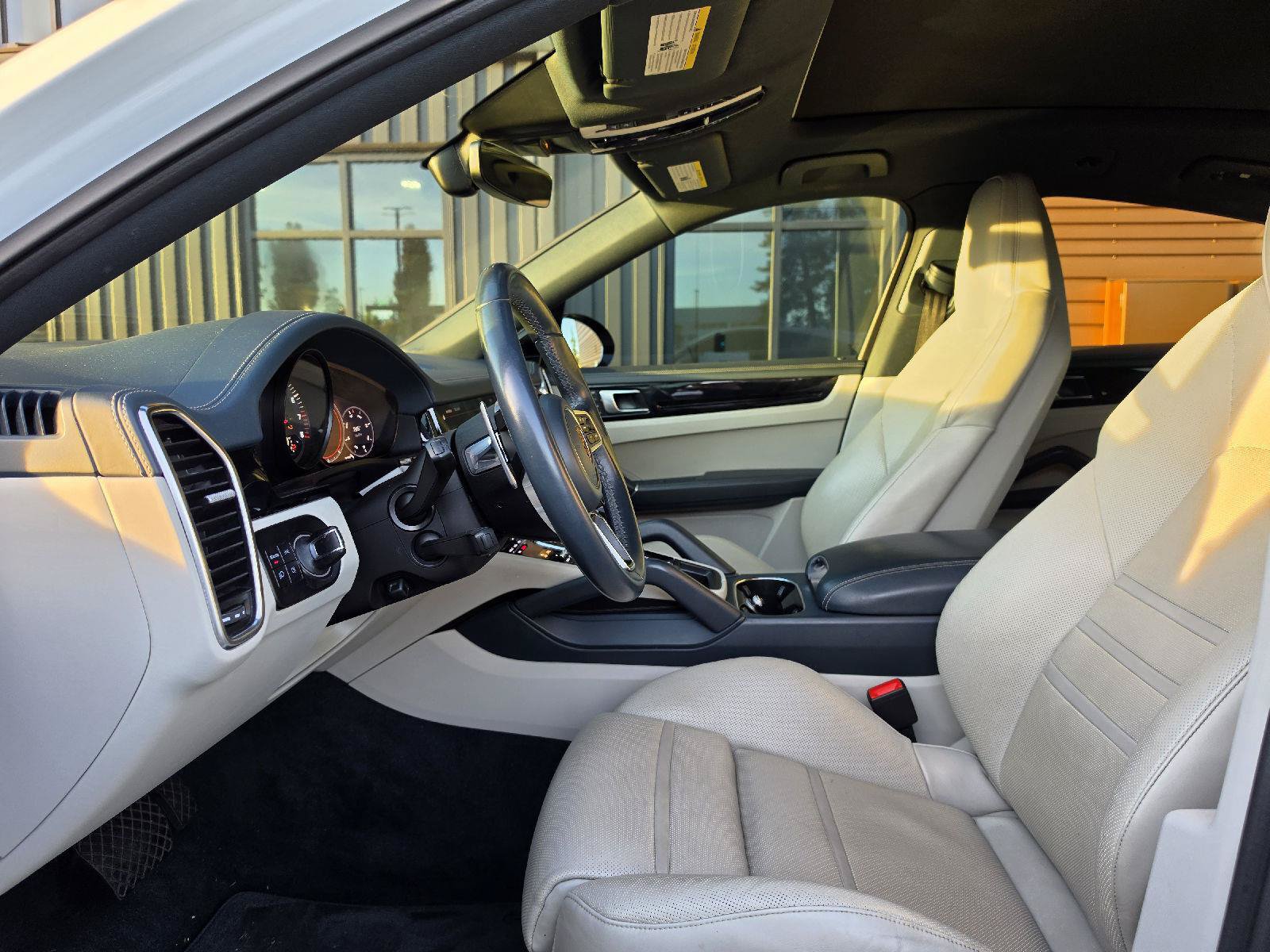 Used 2022 Porsche Cayenne Coupe w/ Premium Package AWD/4WD image 12