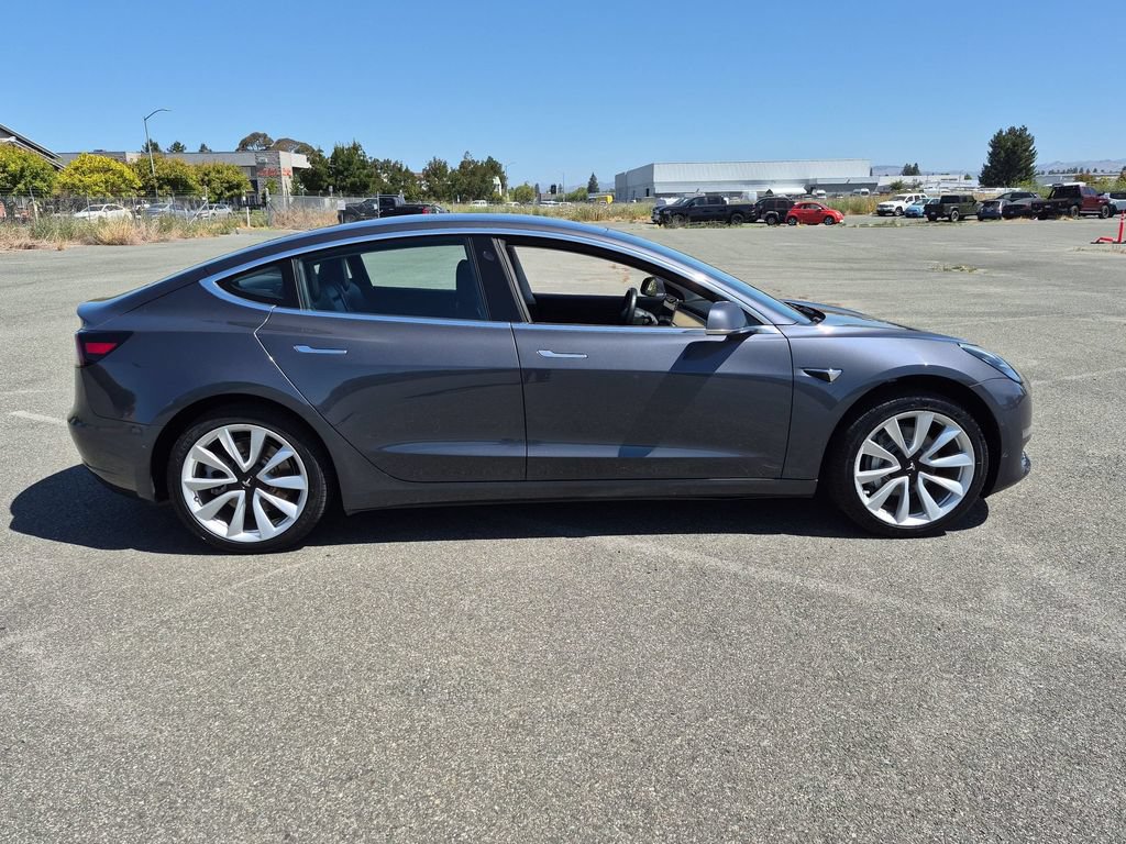 Used 2018 Tesla Model 3 Long Range RWD image 2