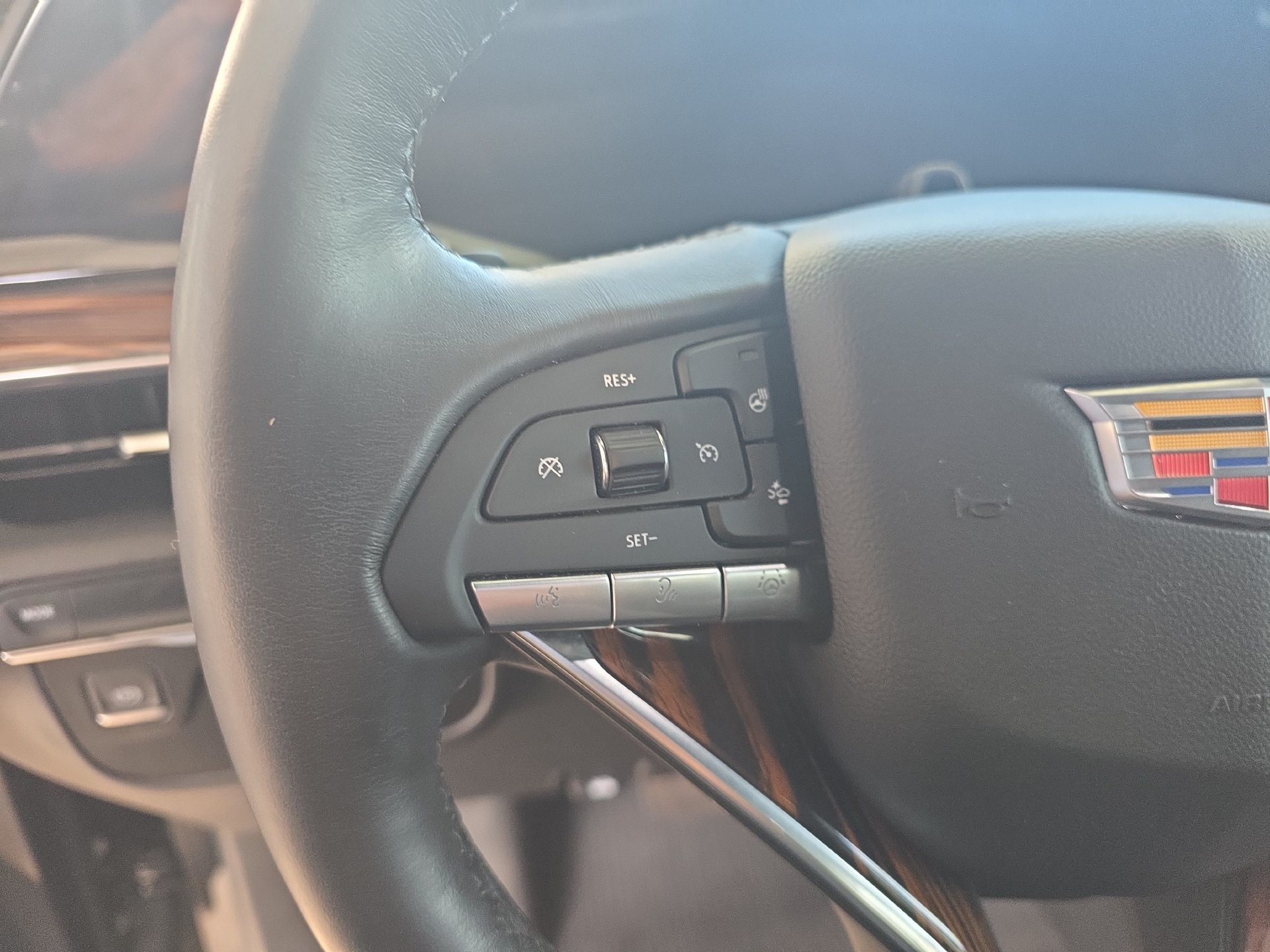 Used 2024 Cadillac Escalade Premium Luxury RWD image 17