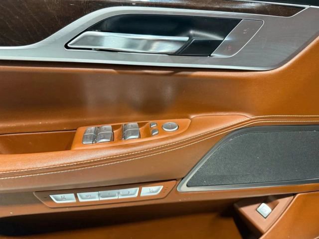 Used 2018 BMW 750i xDrive image 14