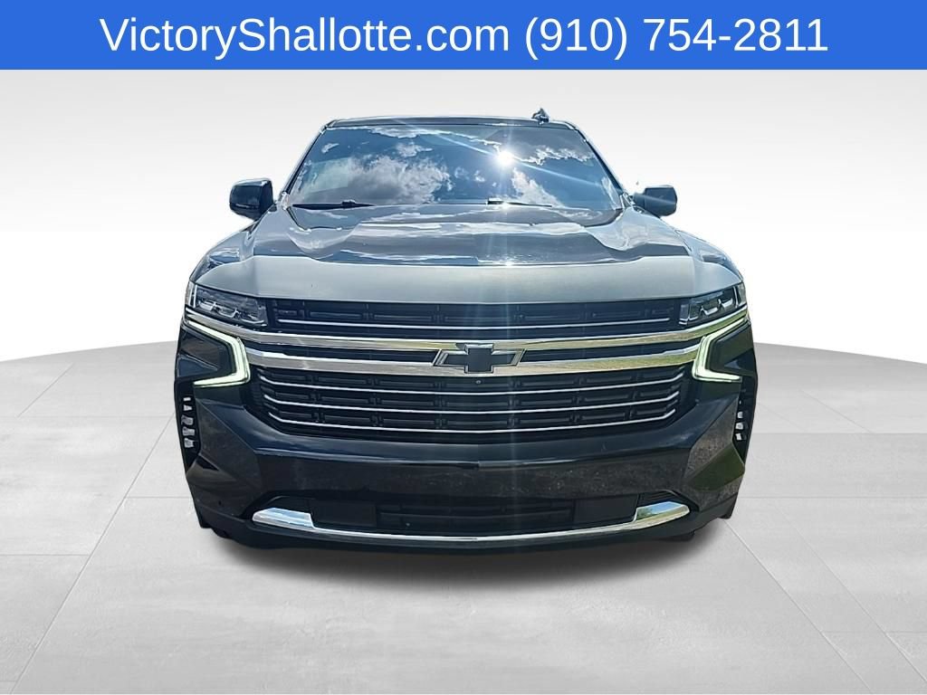 Used 2022 Chevrolet Suburban LT w/ LT Signature Plus Package AWD/4WD image 3