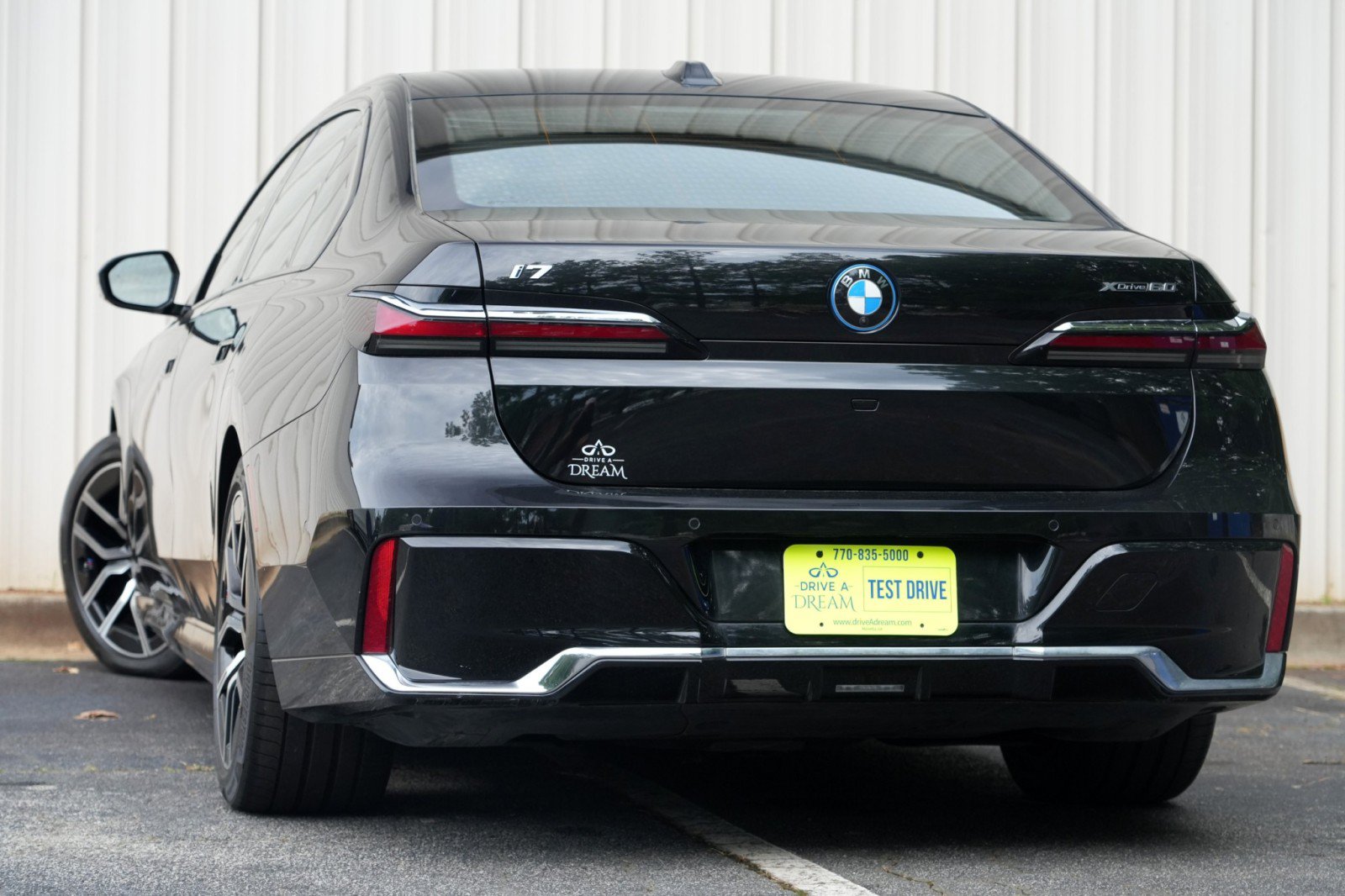 Used 2023 BMW i7 xDrive60 w/ Executive Package 2 AWD/4WD image 6