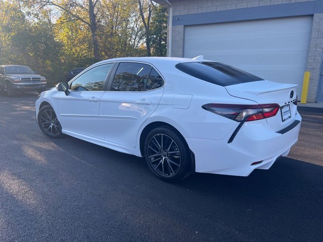 Used 2023 Toyota Camry SE image 4