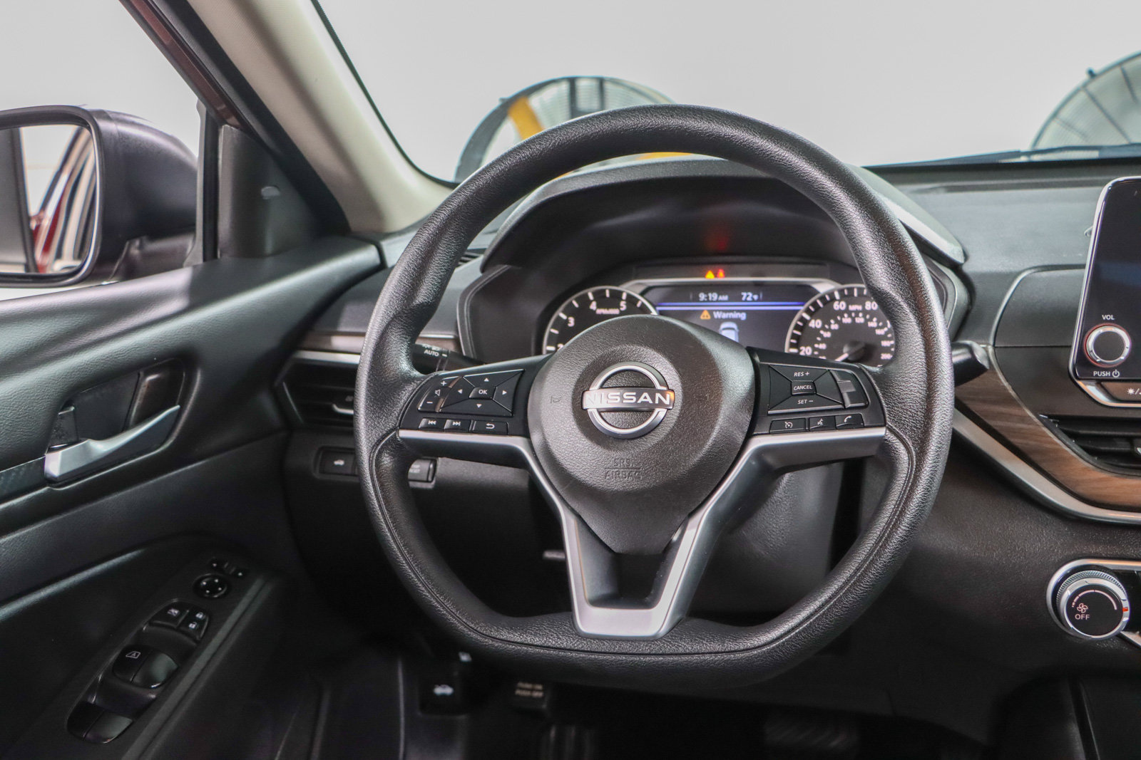 Used 2024 Nissan Altima 2.5 SV FWD image 12