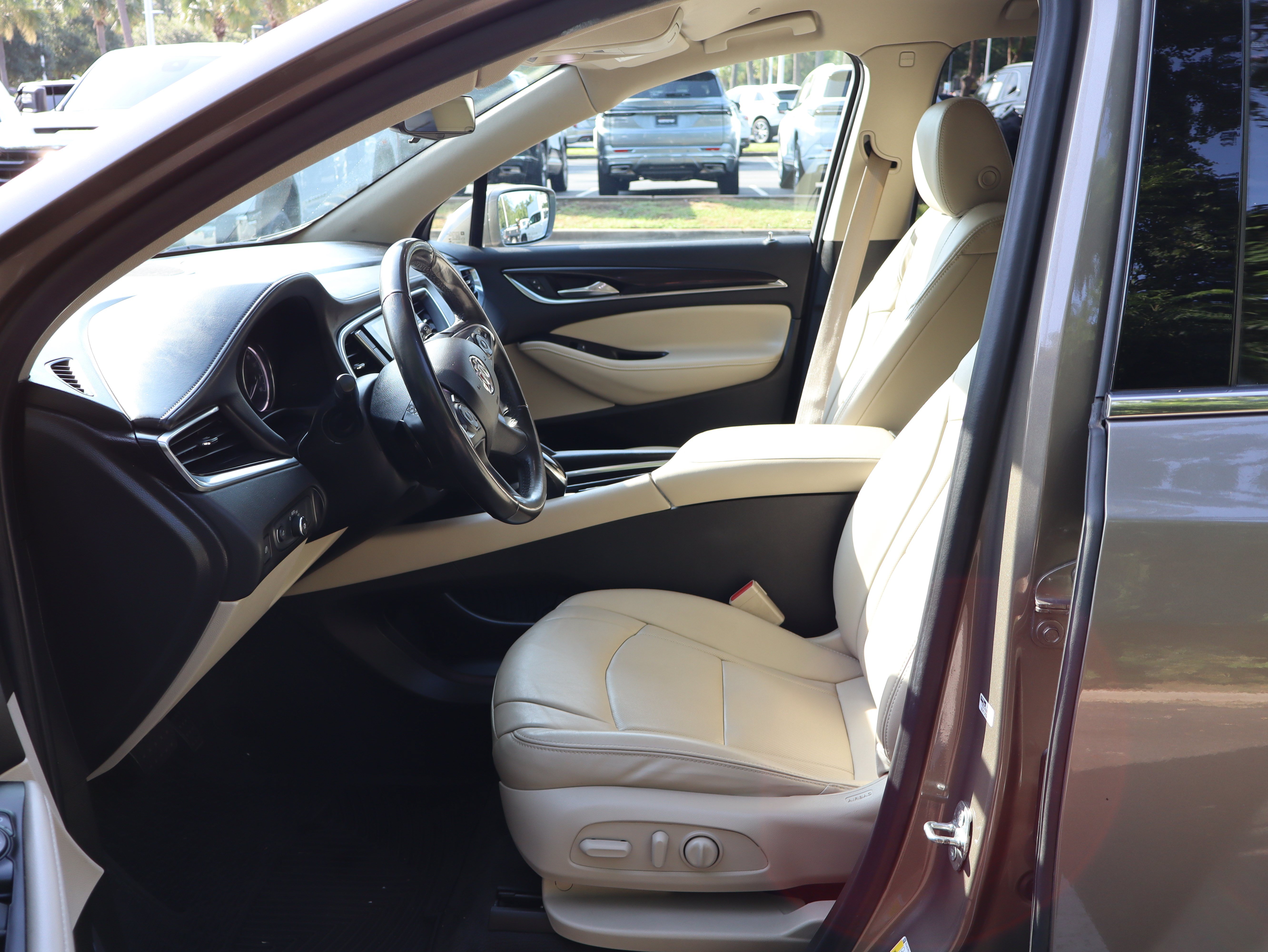 Used 2020 Buick Enclave Essence w/ Sound and Sites Package FWD image 21