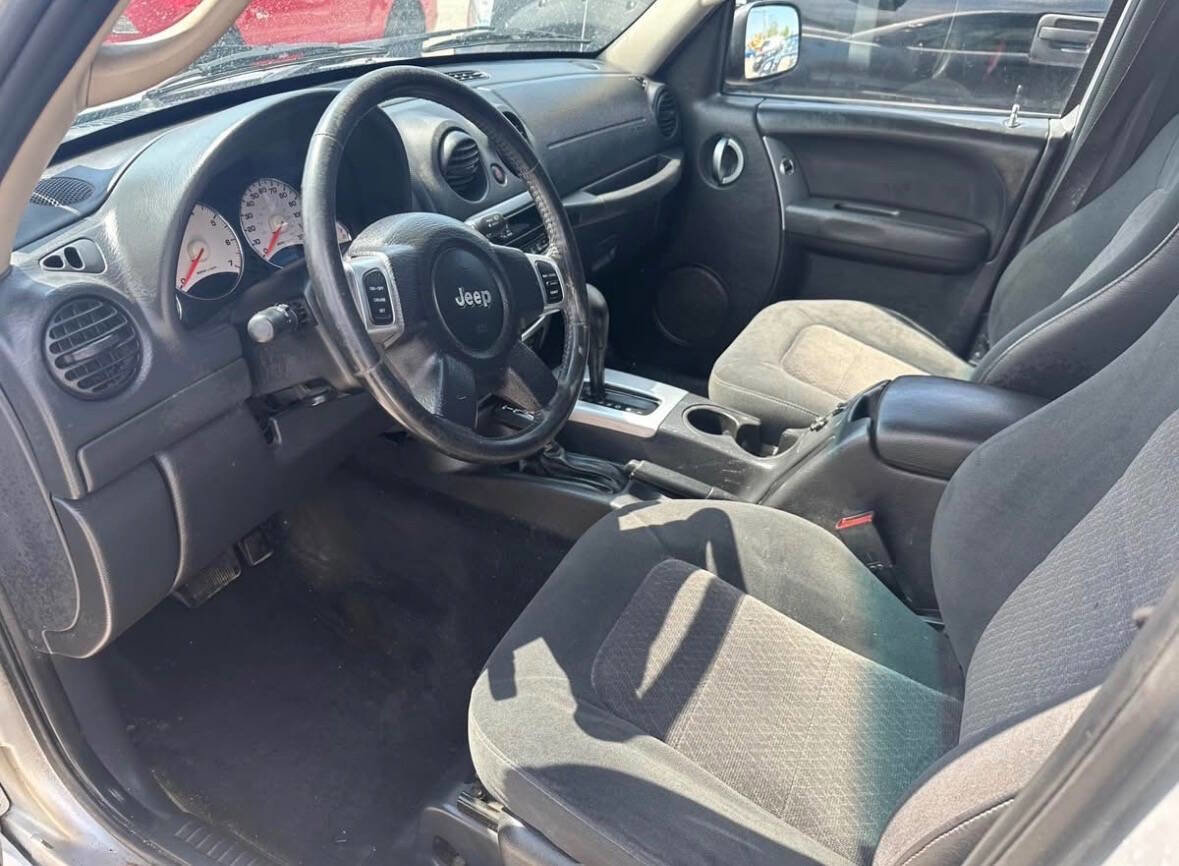 Used 2004 Jeep Liberty Limited AWD/4WD image 13