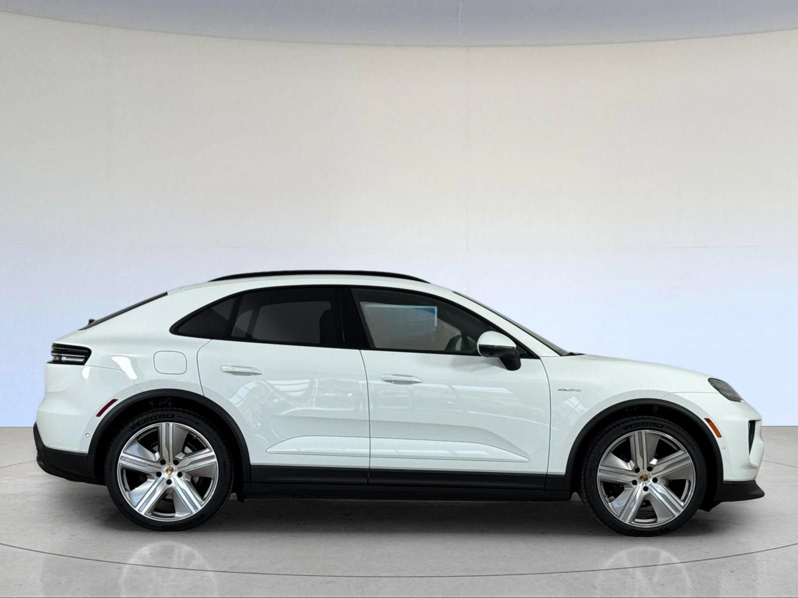 New 2026 Porsche Macan 4 Electric AWD/4WD image 9