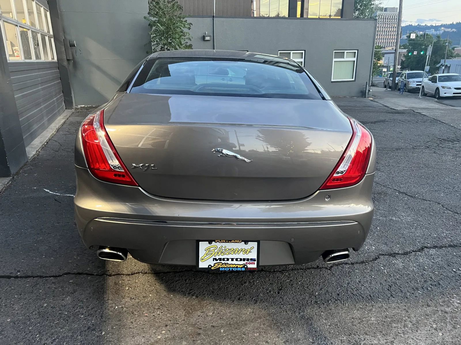 Used 2011 Jaguar XJ L image 4