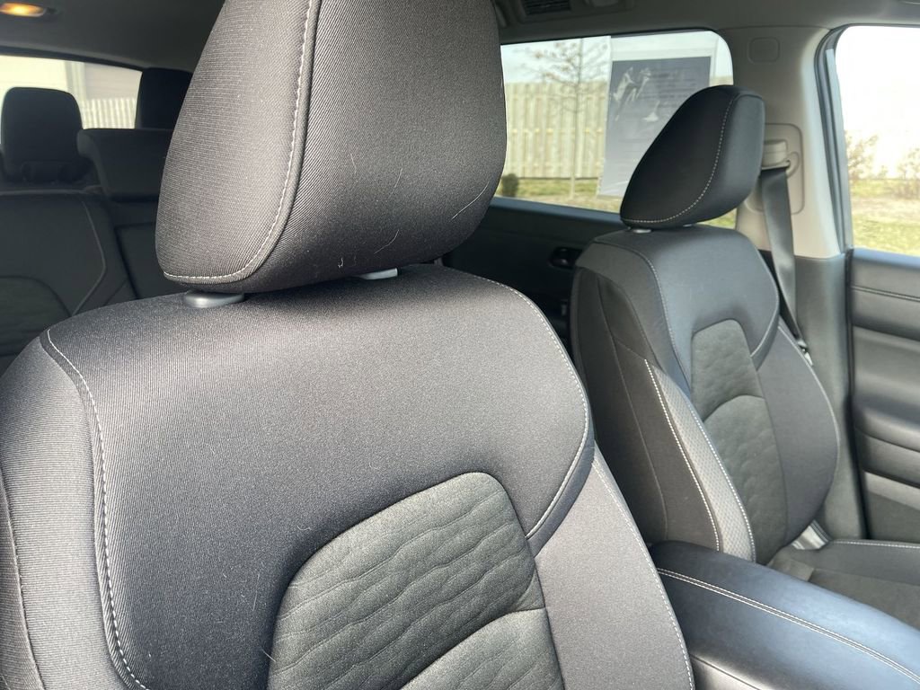 Used 2025 Nissan Pathfinder SV image 41