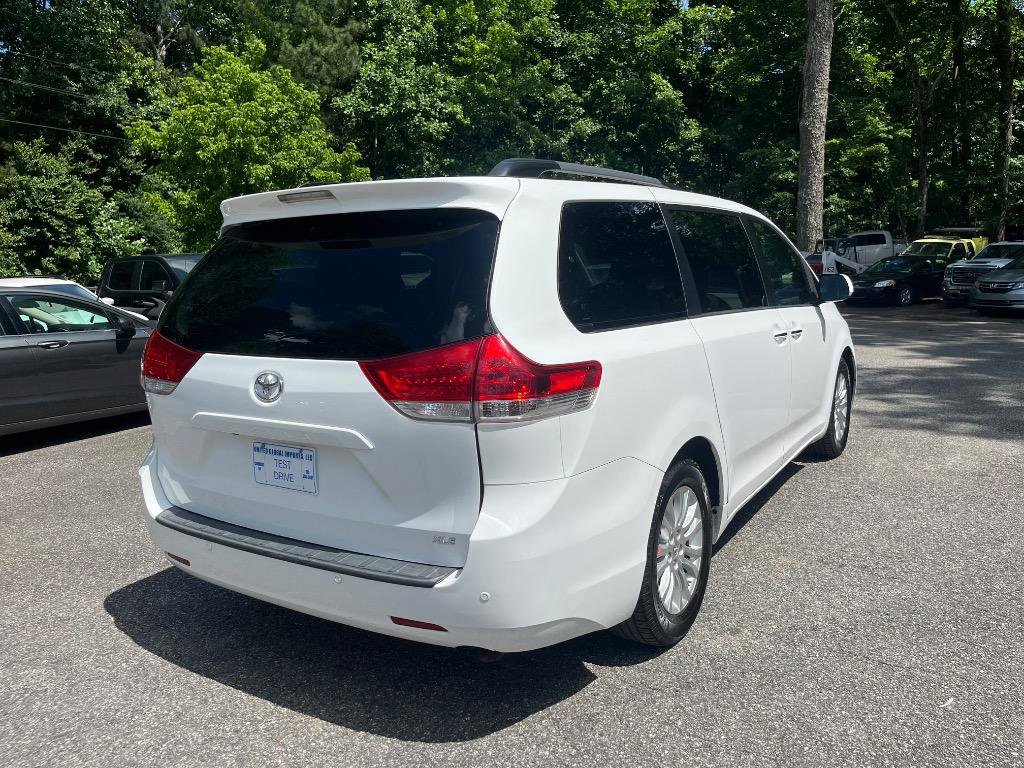 Used 2014 Toyota Sienna XLE FWD image 10