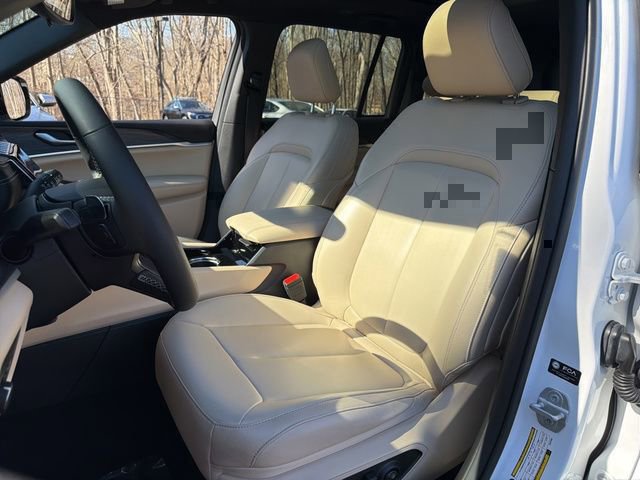 Used 2023 Jeep Grand Cherokee Limited image 17