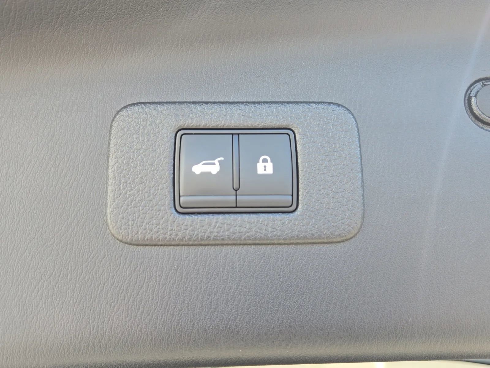 Used 2023 Nissan Armada Platinum RWD image 30