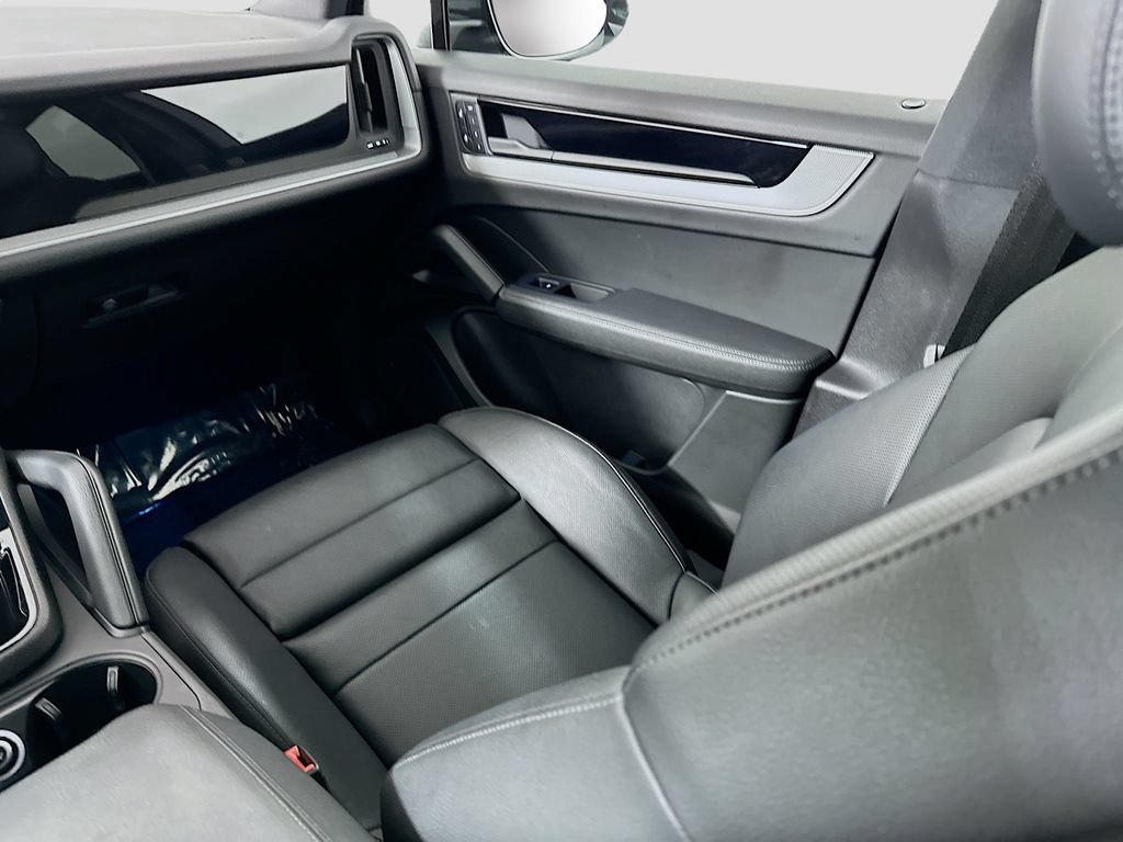 Certified 2024 Porsche Cayenne AWD/4WD image 26