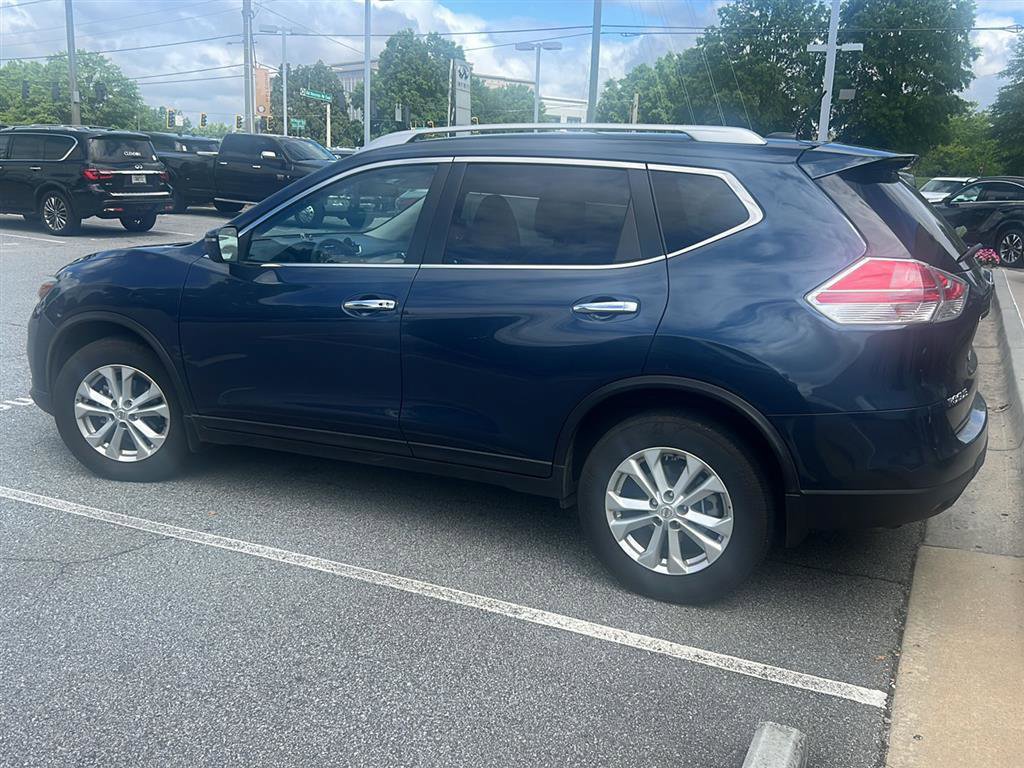 Used 2016 Nissan Rogue SV FWD image 2
