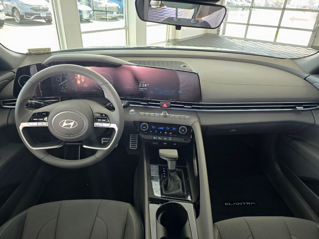 New 2025 Hyundai Elantra SEL image 19