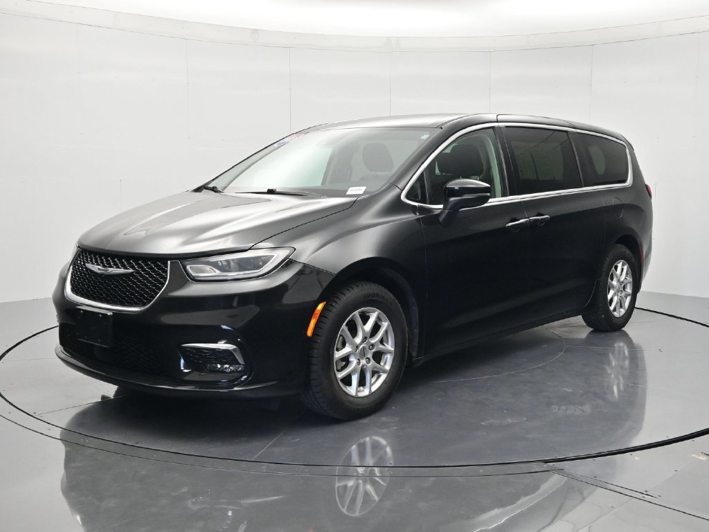 Used 2023 Chrysler Pacifica Touring-L