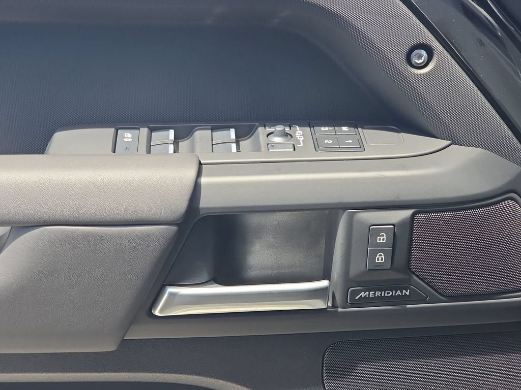 New 2026 Land Rover Defender 110 S AWD/4WD image 28