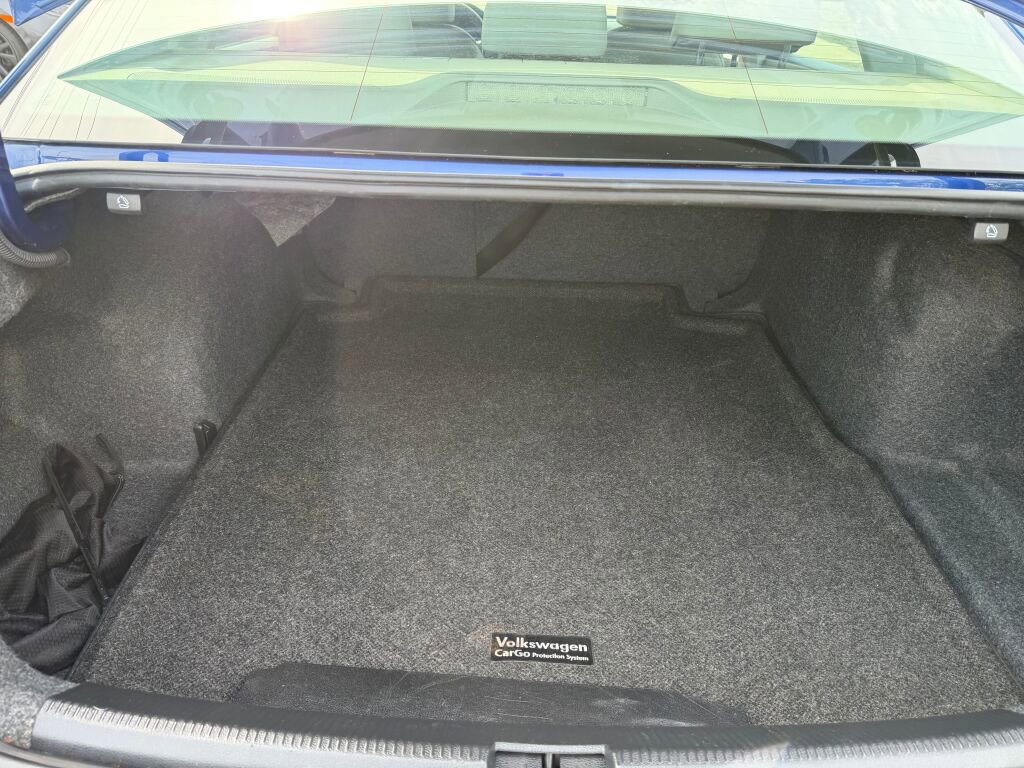 Used 2017 Volkswagen Passat 1.8T SE FWD image 30