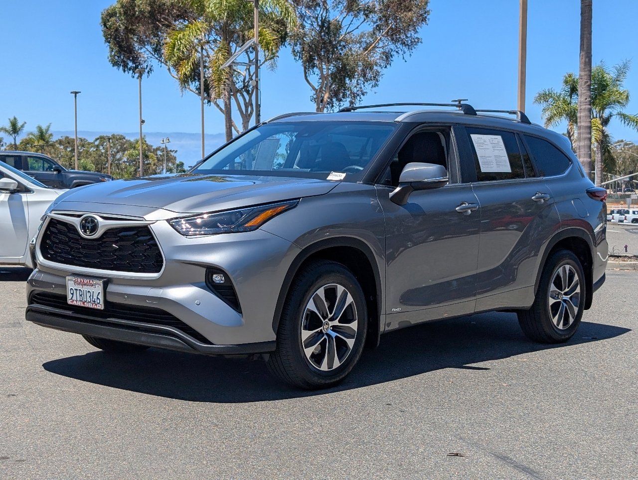 Used 2025 Toyota Highlander XLE image 12