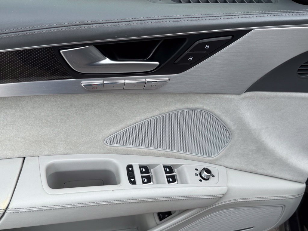 Used 2013 Audi S8 AWD/4WD image 12