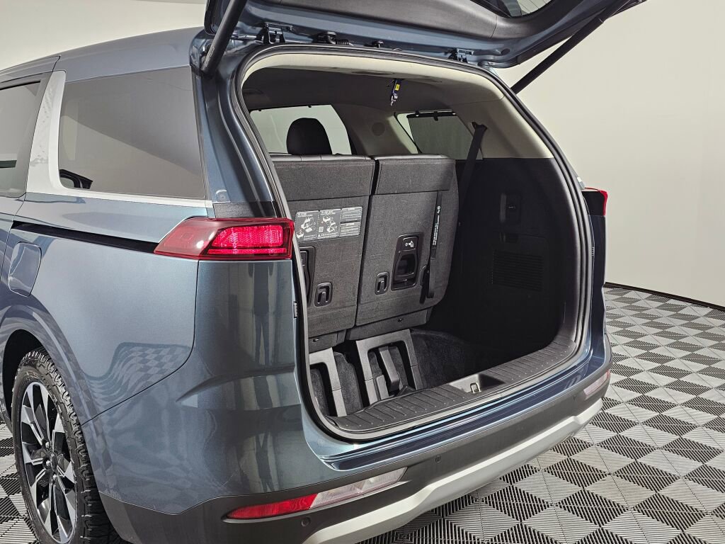 Used 2024 Kia Carnival EX image 14