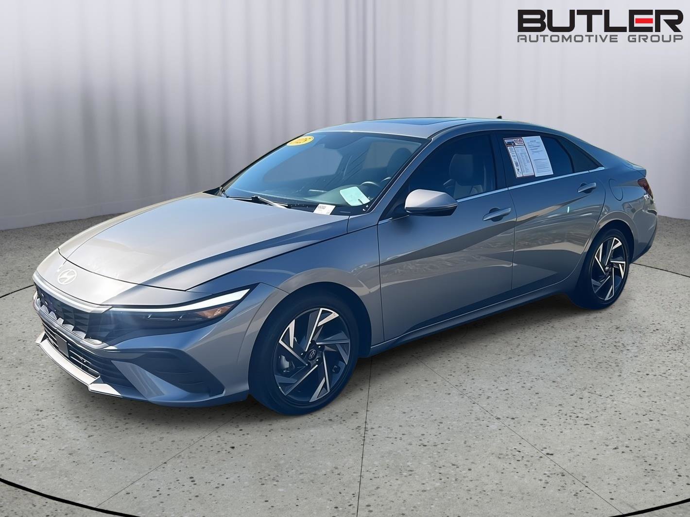 Used 2025 Hyundai Elantra Limited image 1