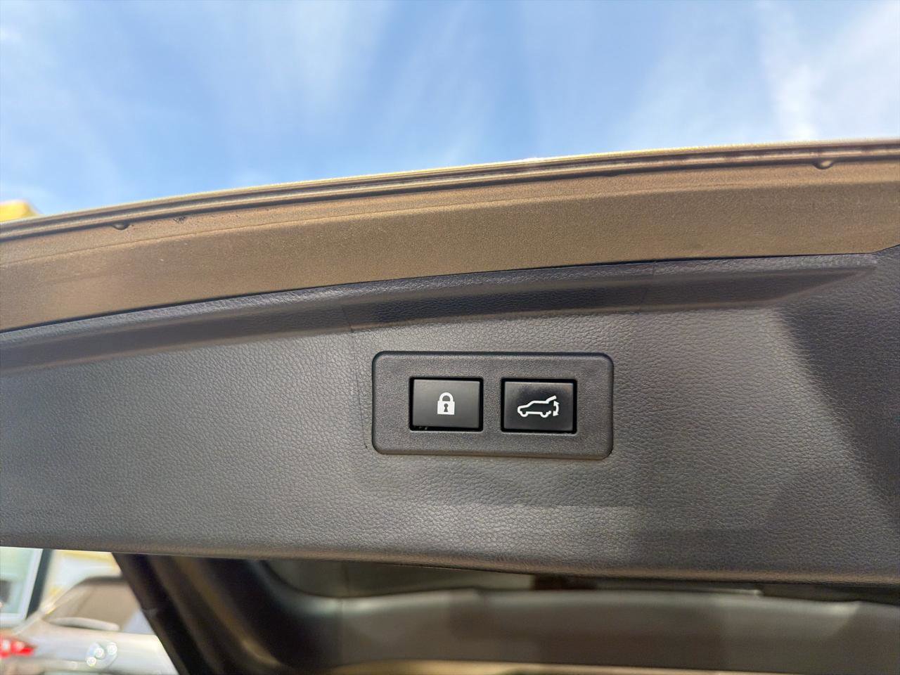 Used 2021 Subaru Outback Touring AWD/4WD image 12