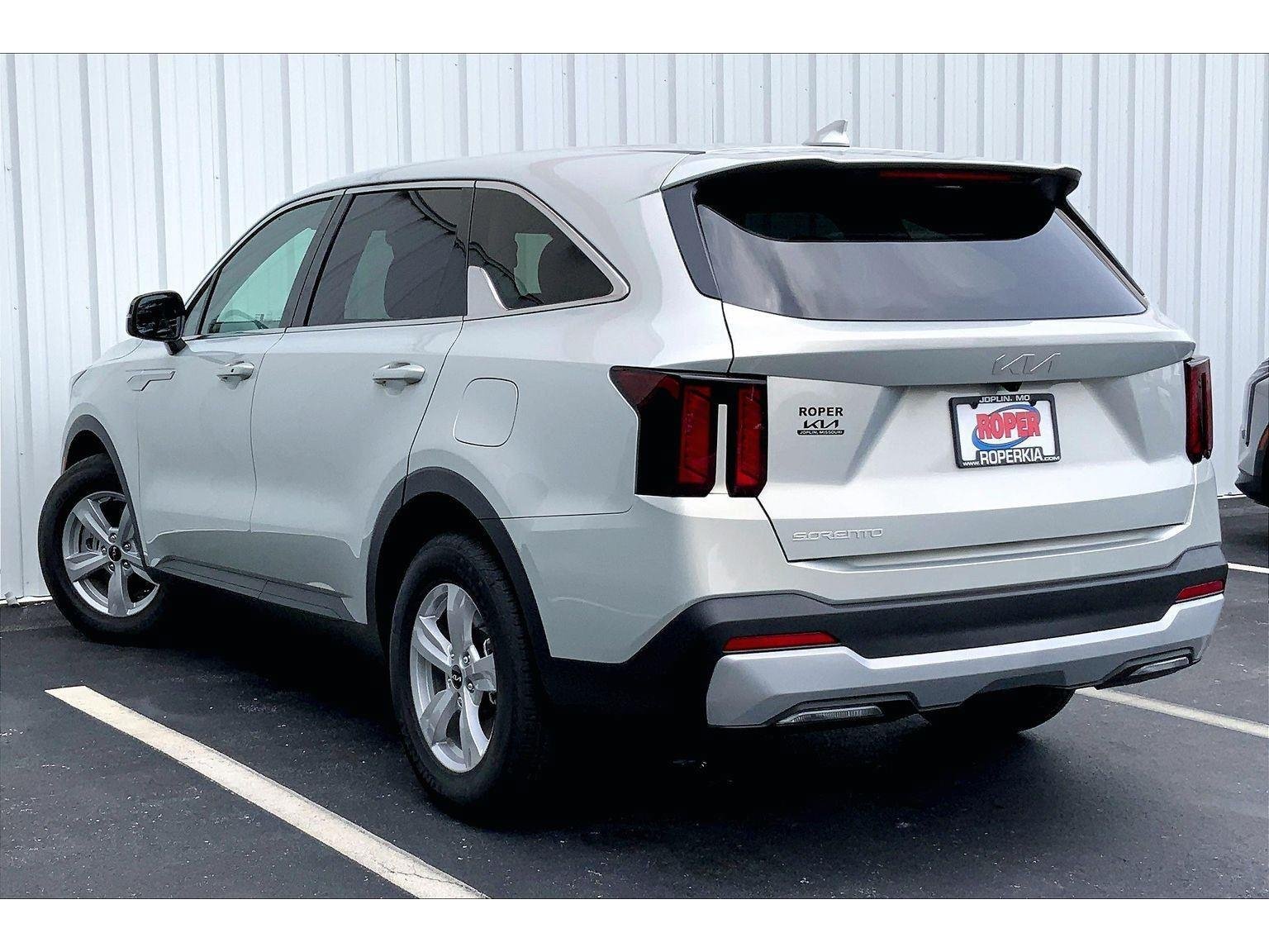 Used 2026 Kia Sorento LX FWD image 9
